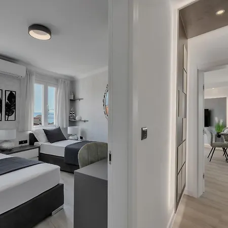 Exclusive Center Apartment