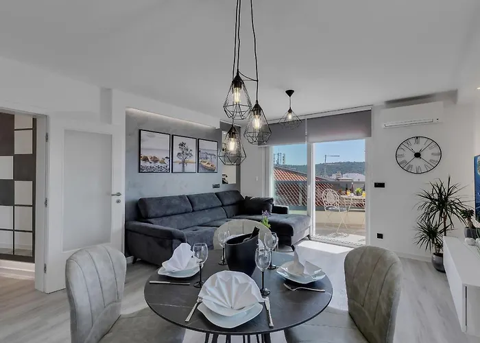 Exclusive Center Apartment