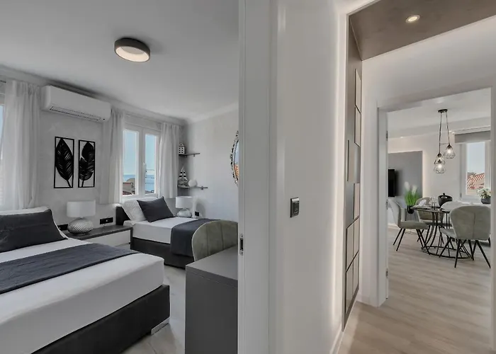 Exclusive Center Apartment